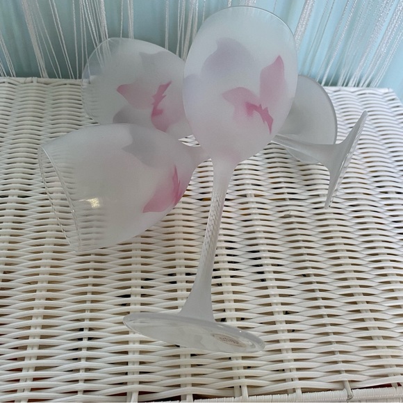 Chevrier Pettigrew Decorative Frosted Pastel Floral Glass and Jug Set - Picture 8 of 17